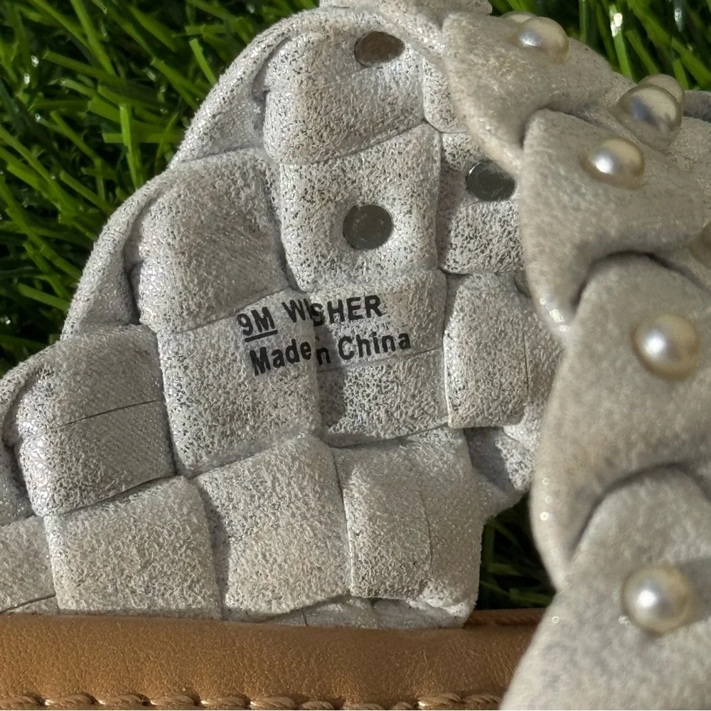 Blowfish Malibu Wisher Women’s 9M Metallic White Braided Pearl Slide Sandals